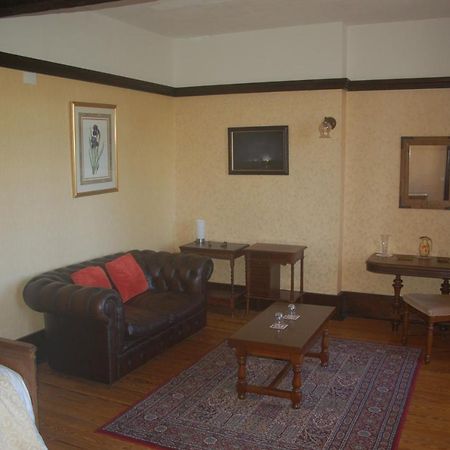 Le Logis Des Quatre Puits Bed and Breakfast Neuvicq-Montguyon Exteriör bild