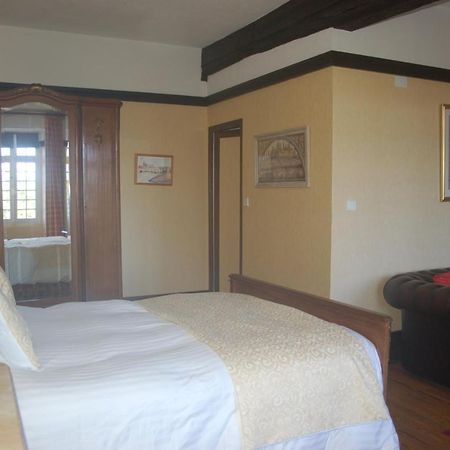 Le Logis Des Quatre Puits Bed and Breakfast Neuvicq-Montguyon Exteriör bild