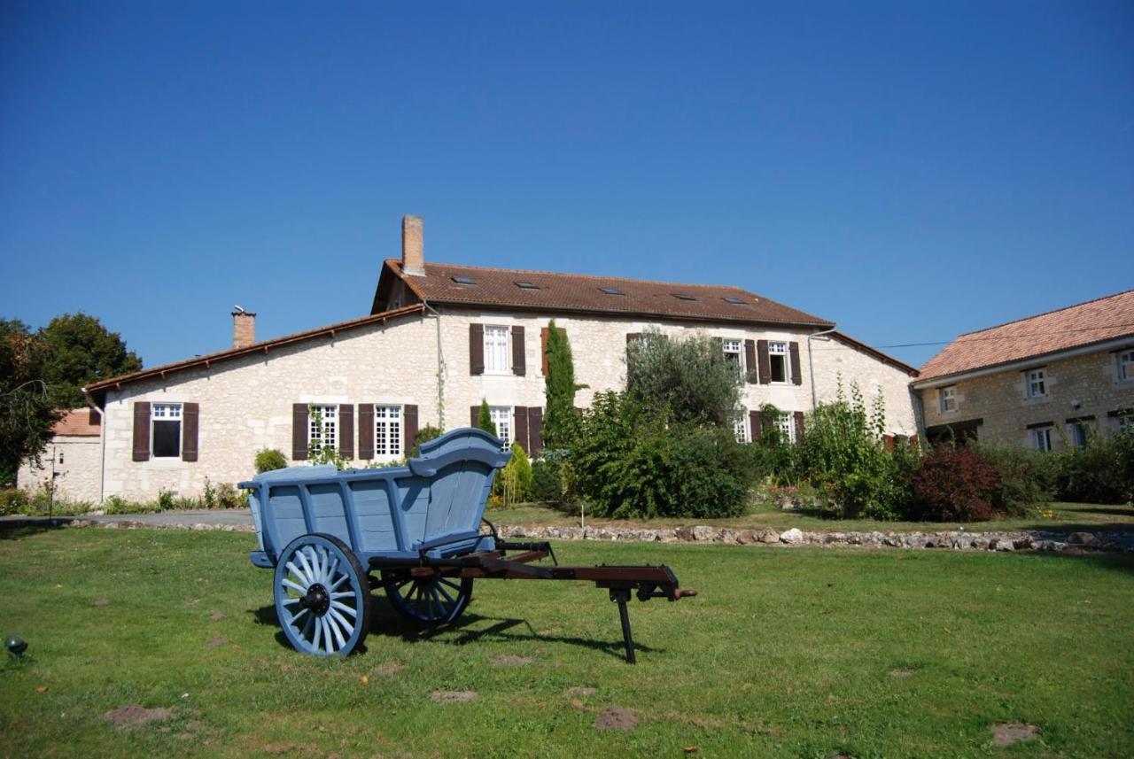 Le Logis Des Quatre Puits Bed and Breakfast Neuvicq-Montguyon Exteriör bild