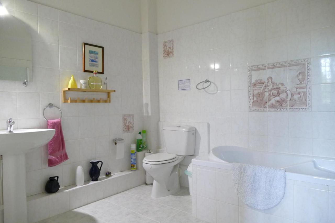 Le Logis Des Quatre Puits Bed and Breakfast Neuvicq-Montguyon Exteriör bild