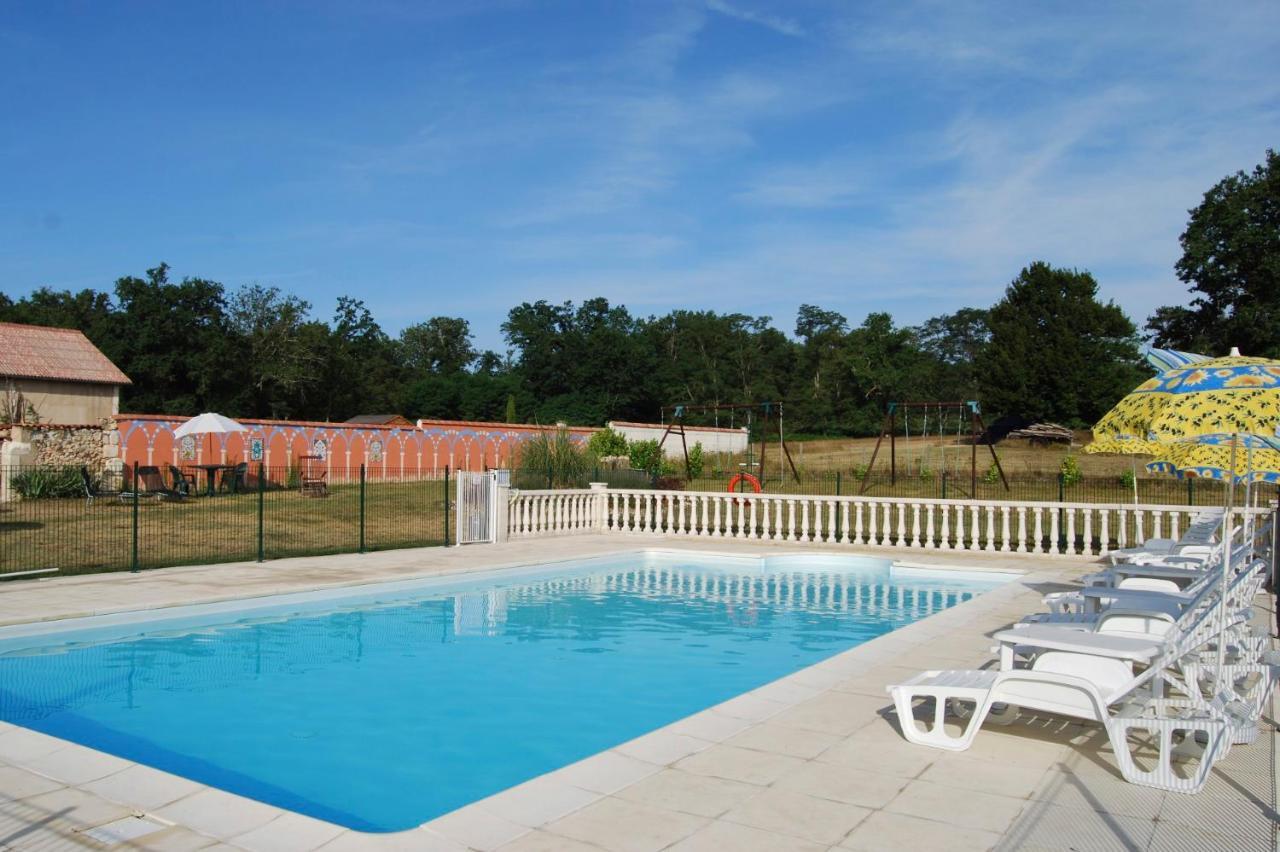 Le Logis Des Quatre Puits Bed and Breakfast Neuvicq-Montguyon Exteriör bild