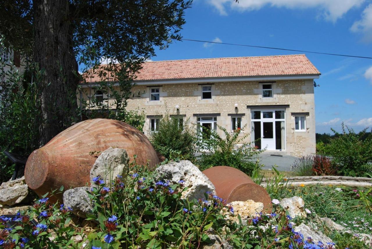 Le Logis Des Quatre Puits Bed and Breakfast Neuvicq-Montguyon Exteriör bild