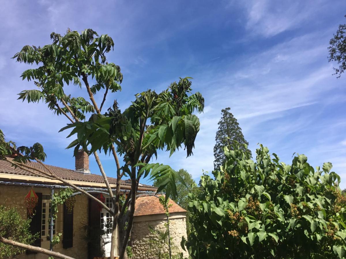 Le Logis Des Quatre Puits Bed and Breakfast Neuvicq-Montguyon Exteriör bild